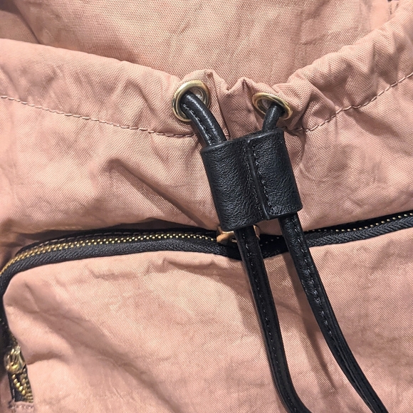 Mid-Size Backpack 💮 - Picture 2 of 3